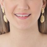104702015-Aretes-largos-dorados-para-mujer