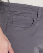 104771367-Pantalon-5-pocket-Nautica-gris-solido-para-hombre