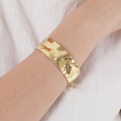 Brazalete de acero con baño de oro 2cm- 6.5" para mujer