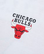 104771734-Camiseta-deportiva-NBA-Chicago-Bulls--blanco-para-hombre