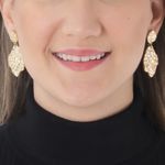 104702006-Aretes-largos-dorados-para-mujer