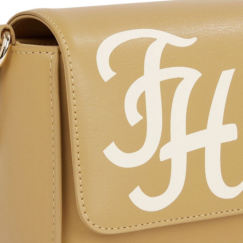 104722704-Cartera-crossbody-Tommy-Hilfiger-color-beige-para-mujer