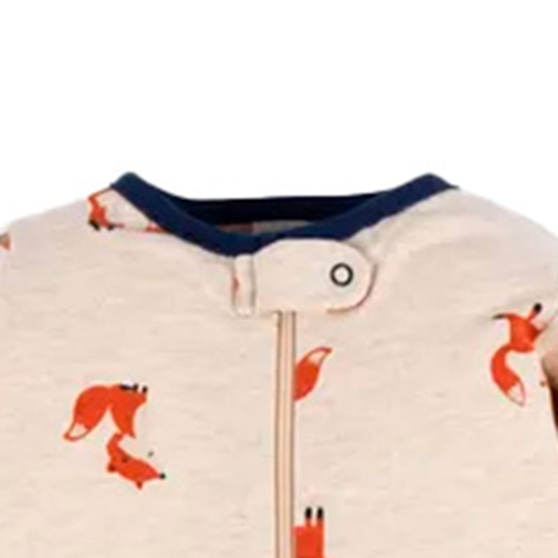 Pijama-beige-con-estampado-para-bebe-niño-104735713