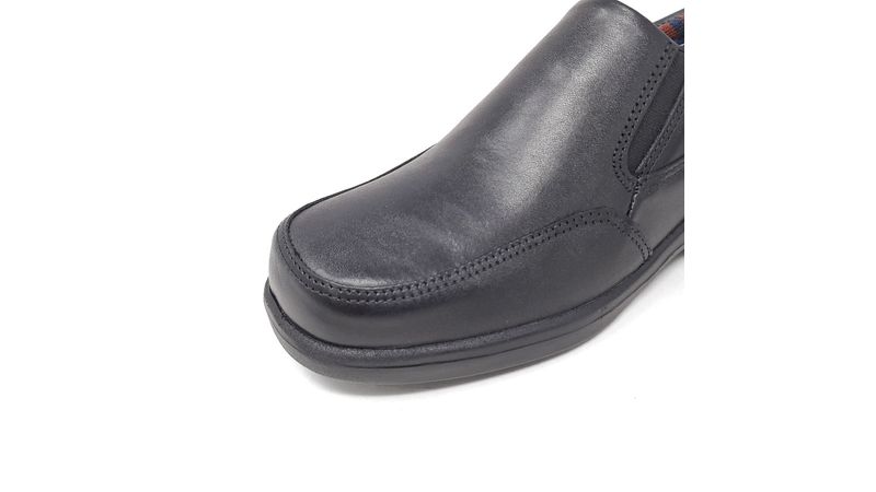 Zapato de vestir escolar Hush Puppies negro para niño