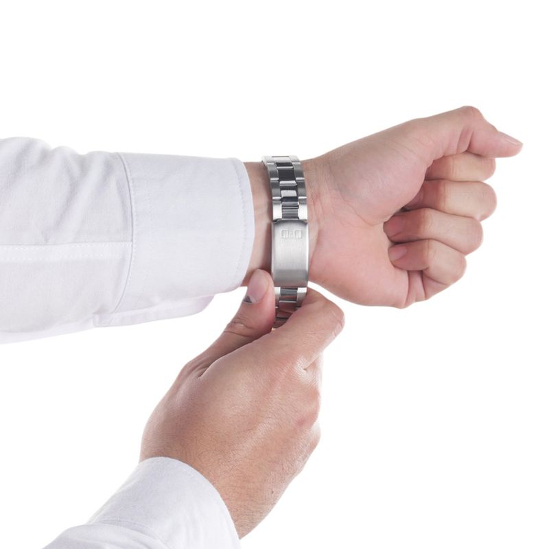 104782572-Reloj-QQ-analogo-de-metal-plateado-para-hombre