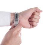 104782573-Reloj-QQ-analogo-de-metal-plateado-para-hombre