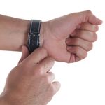104782587-Reloj-QQ-analogo-de-cuero-negro-para-hombre
