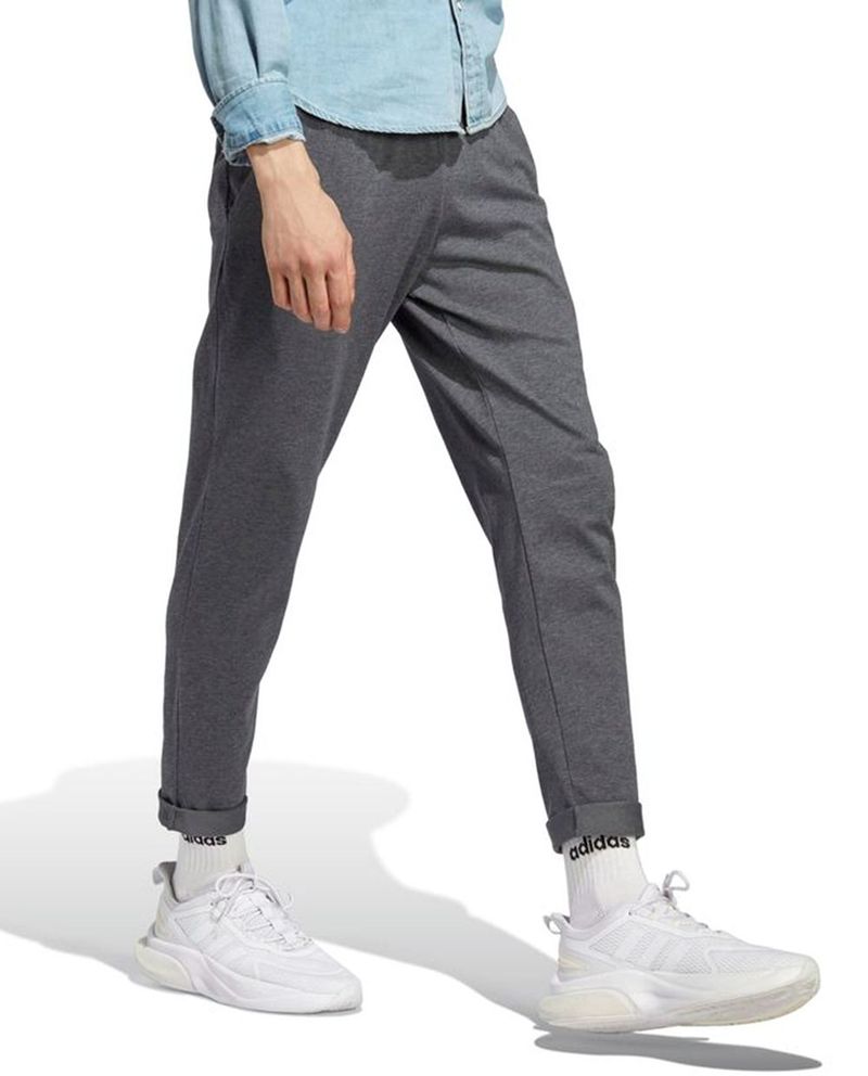 104800377-Pants-deportivo-Adidas-gris-heather-para-hombre