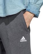 104800377-Pants-deportivo-Adidas-gris-heather-para-hombre