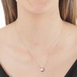 101457554-Set-de-cadena-con-dije-y-aretes-plateados-para-mujer