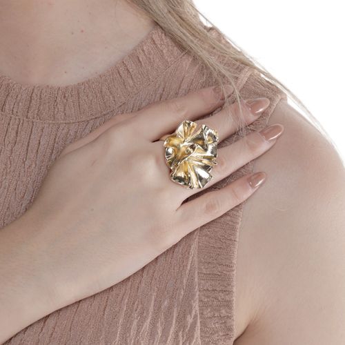 Anillo dorado de flor para mujer