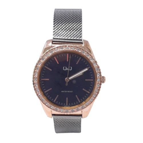 Reloj Q&Q análogo metálico plateado para mujer