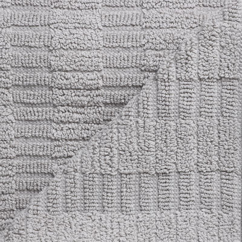104592870-3