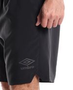 104699464-Short-deportivo-Umbro-negro-estampado-para-hombre