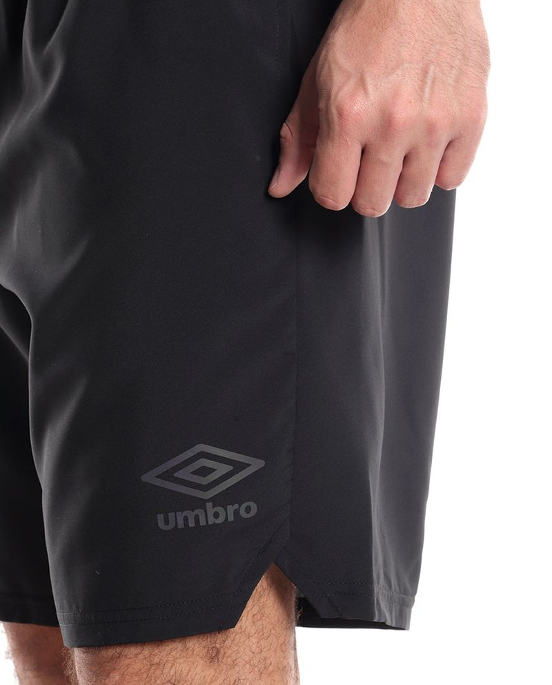 104699464-Short-deportivo-Umbro-negro-estampado-para-hombre