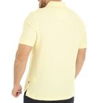 104787974-Camisa-polo-basica-regular-fit-Nautica-amarilla-solida-para-hombre