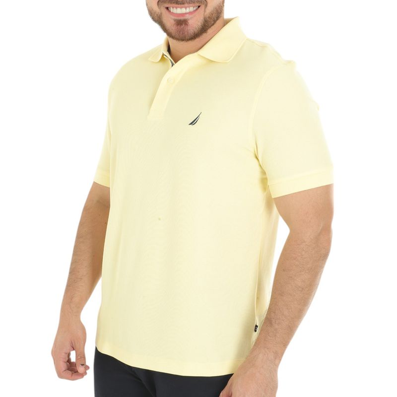104787974-Camisa-polo-basica-regular-fit-Nautica-amarilla-solida-para-hombre