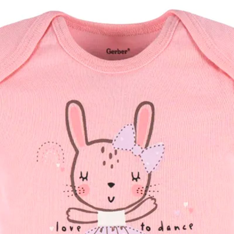 104735677-Mameluco-rosado-con-estampado-para-bebe-niña