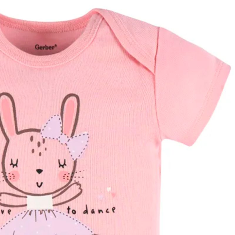 104735677-Mameluco-rosado-con-estampado-para-bebe-niña