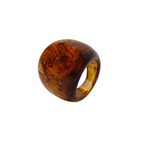 Anillo color café para mujer