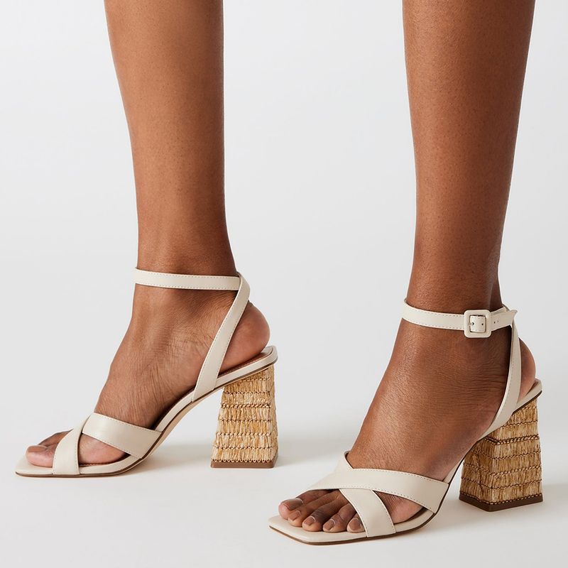 104806003-Sandalia-casual-Steve-Madden-blanco-para-mujer