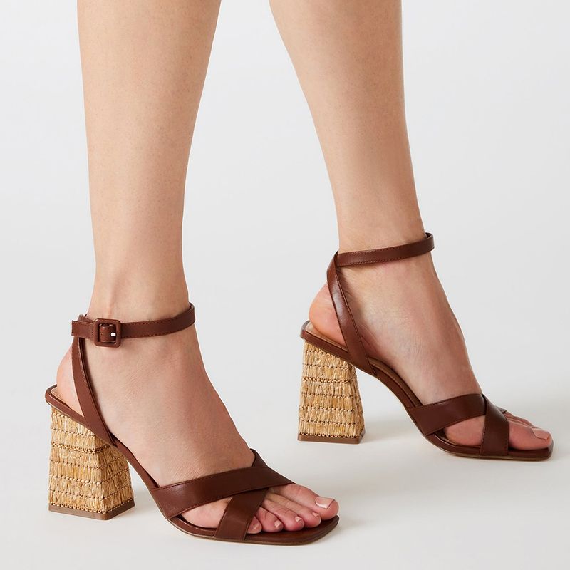 104806009-Sandalia-casual-Steve-Madden-cafe-para-mujer