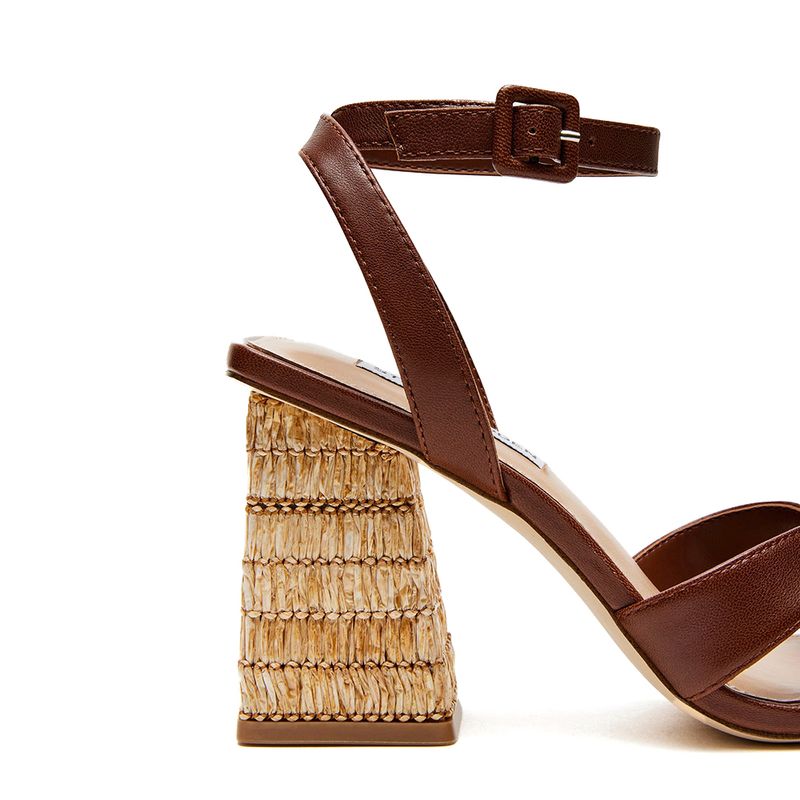 104806009-Sandalia-casual-Steve-Madden-cafe-para-mujer