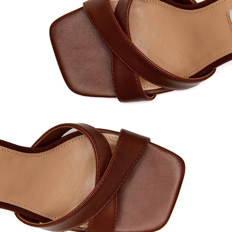 104806009-Sandalia-casual-Steve-Madden-cafe-para-mujer
