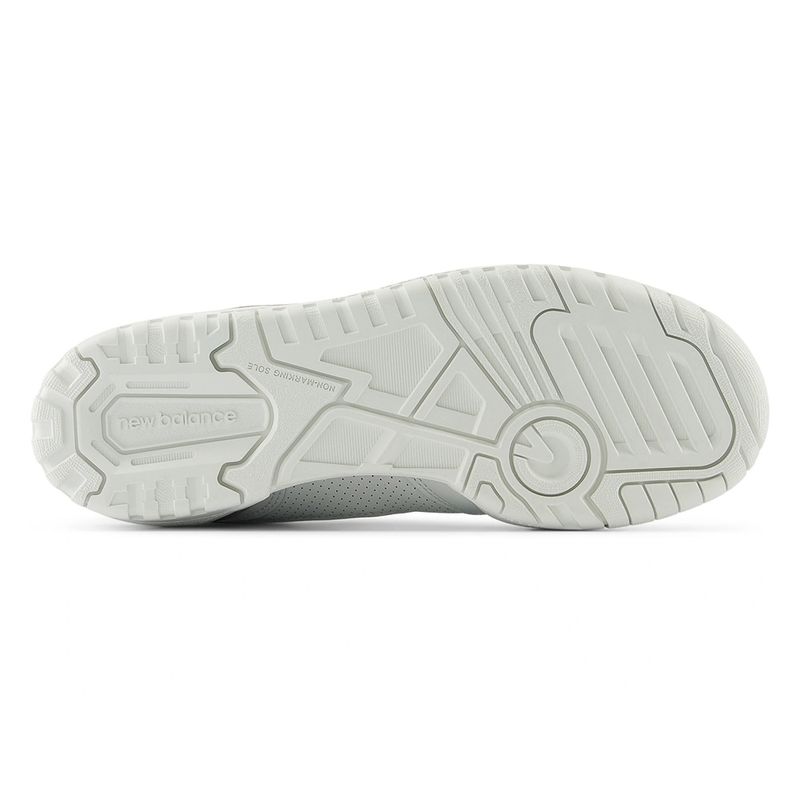 104806892-Zapato-casual-New-Balance-550-color-blanco-para-mujer