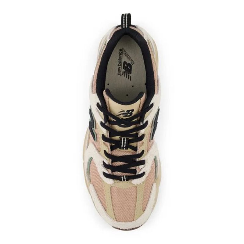 104806934-Zapato-deportivo-casual-New-Balance-530-beige-para-mujer