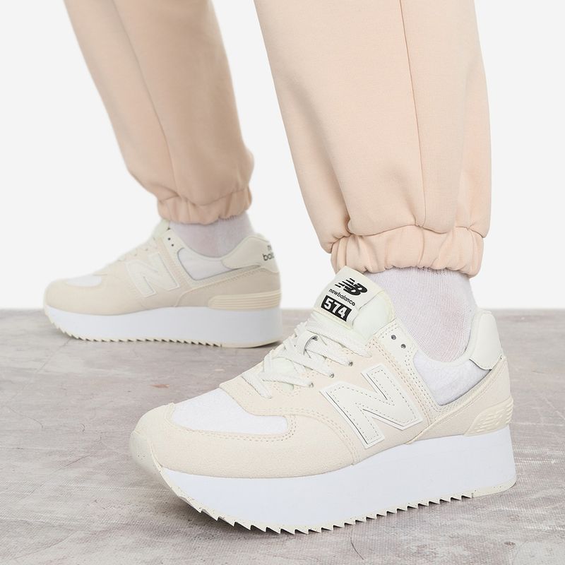 104806944-Zapato-deportivo-casual-New-Balance-574-beige-para-mujer