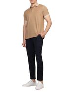 104804452-Camisa-polo-Tommy-Hilfiger-regular-fit-cafe-con-mini-print-para-hombre