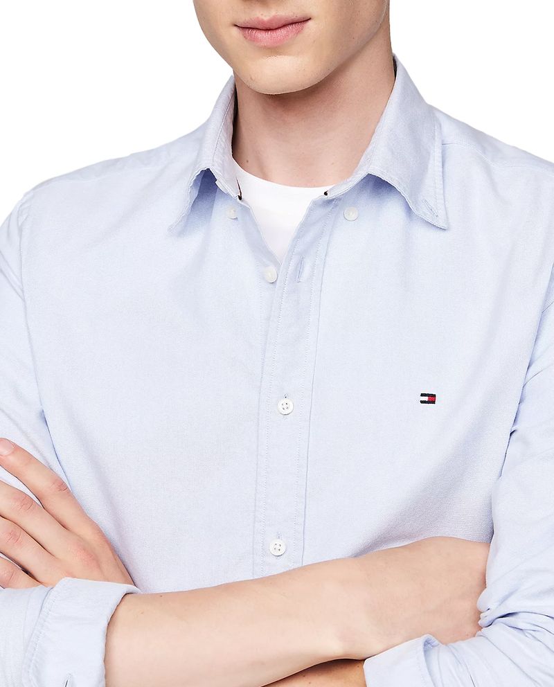 104804474-Camisa-oxford-Tommy-Hilfiger-regular-fit-celeste-texturizada-para-hombre