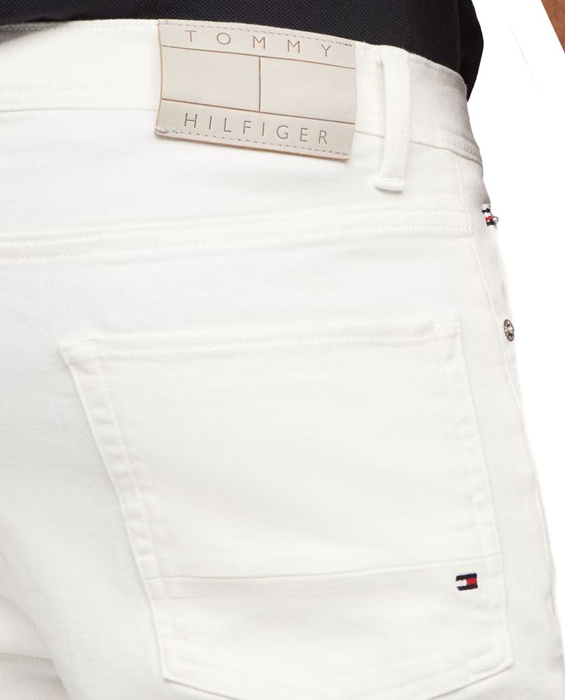 104804515-Jeans-Tommy-Hilfiger-straight-fit-blanco-denim-para-hombre
