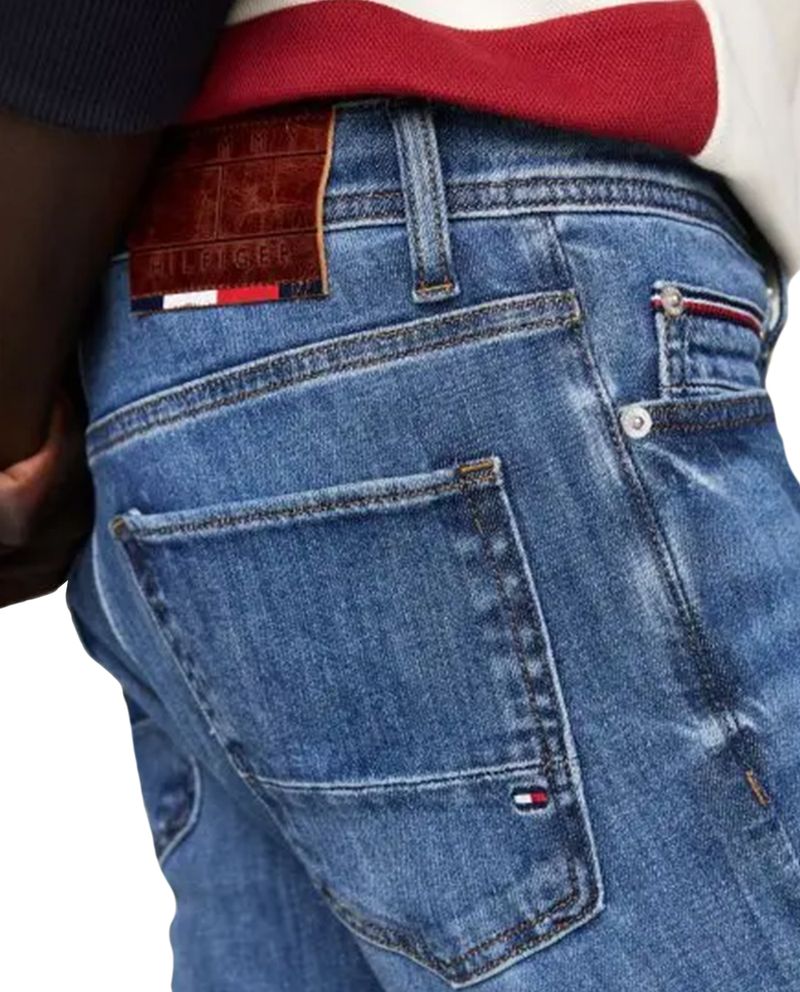 104804552-Jeans-Tommy-Hilfiger-slim-fit-azul-denim-lavado-para-hombre
