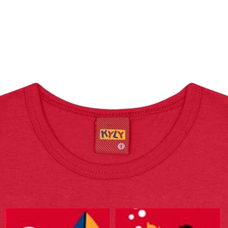 Camiseta-roja-con-estampado-para-niño-104801333