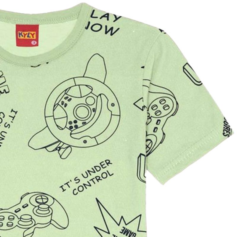Camiseta-verde-con-estampado-para-niño-104801386