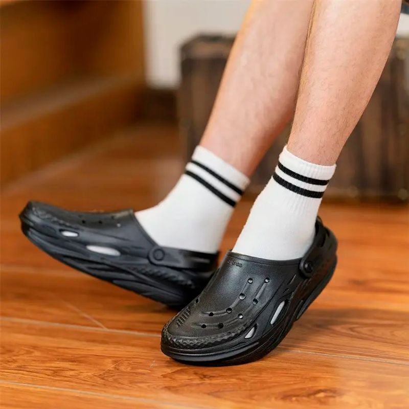 104825267-Crocs-clasico-color-negro-para-hombre