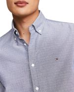 104804312-Camisa-oxford-slim-fit-Tommy-Hilfiger-azul-con-textura-para-hombre