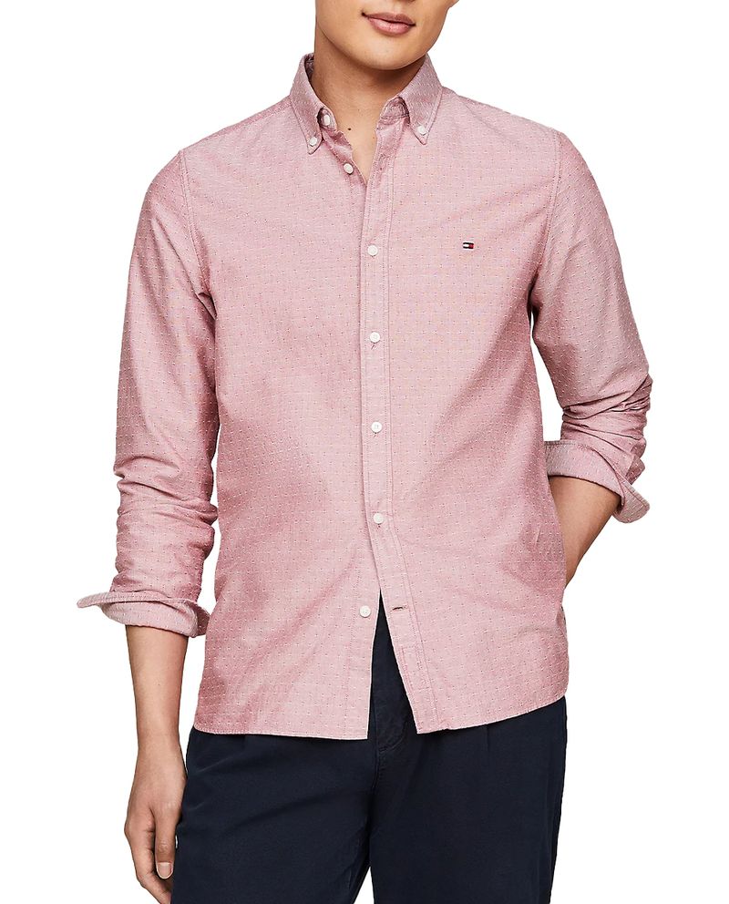 104804317-Camisa-oxford-slim-fit-Tommy-Hilfiger-roja-con-textura-para-hombre