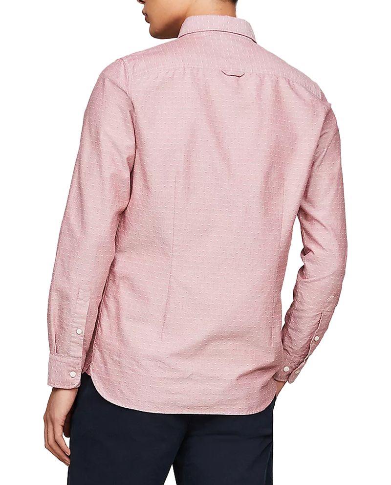 104804317-Camisa-oxford-slim-fit-Tommy-Hilfiger-roja-con-textura-para-hombre