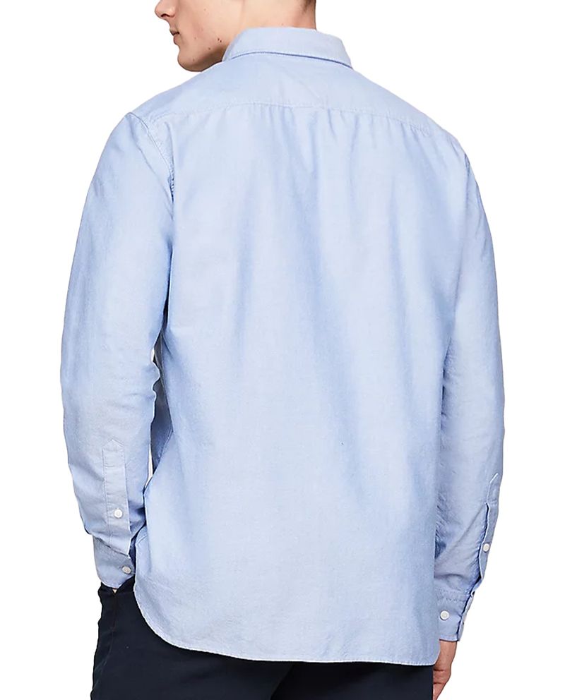 104804322-Camisa-oxford-regular-fit-Tommy-Hilfiger-celeste-solida-para-hombre