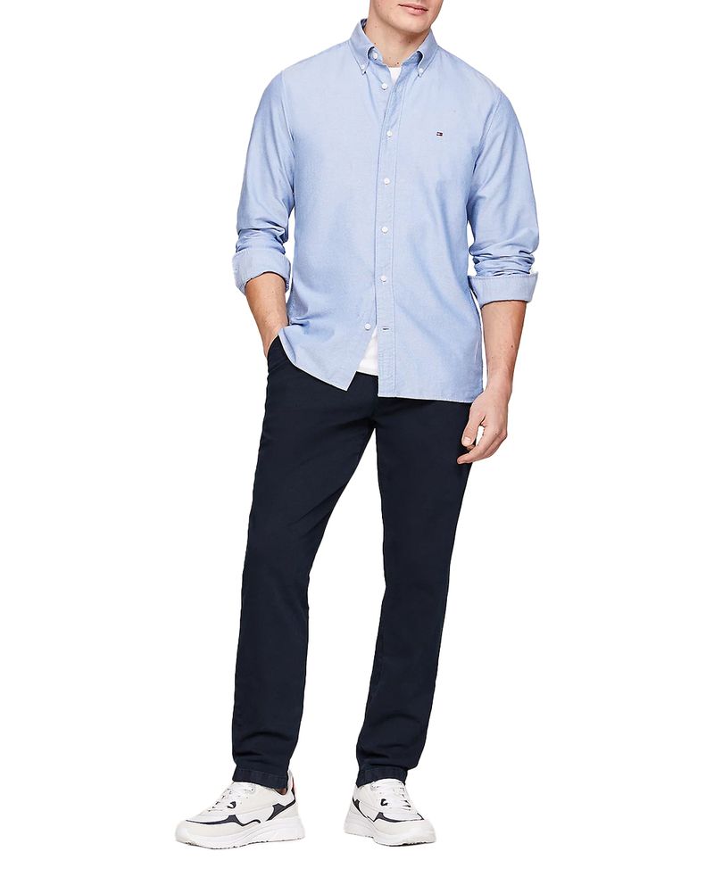 104804322-Camisa-oxford-regular-fit-Tommy-Hilfiger-celeste-solida-para-hombre