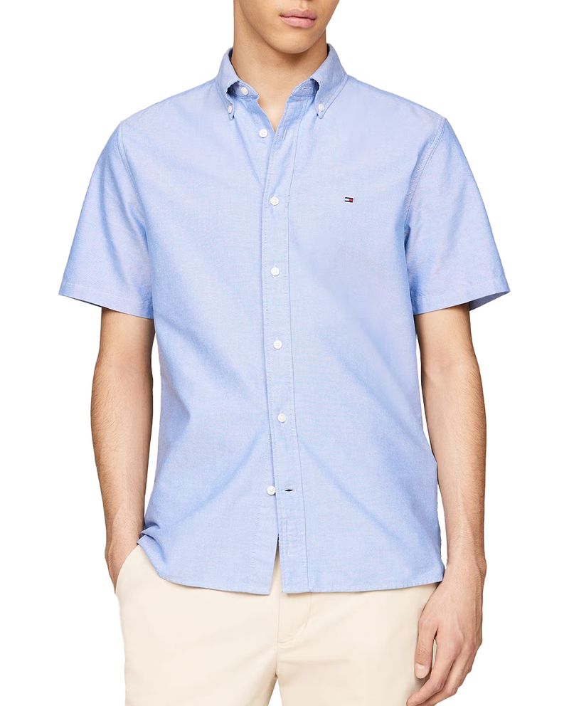104804342-Camisa-oxford-regular-fit-Tommy-Hilfiger-celeste-solida-para-hombre