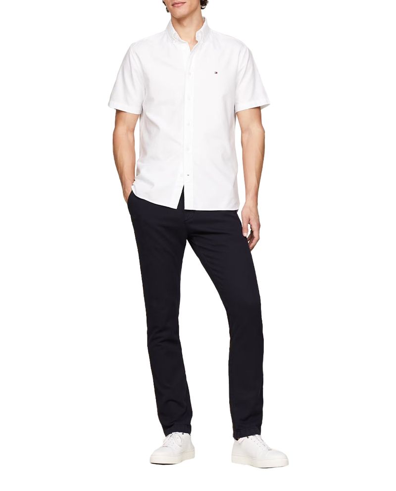 104804352-Camisa-oxford-regular-fit-Tommy-Hilfiger-blanca-solida-para-hombre