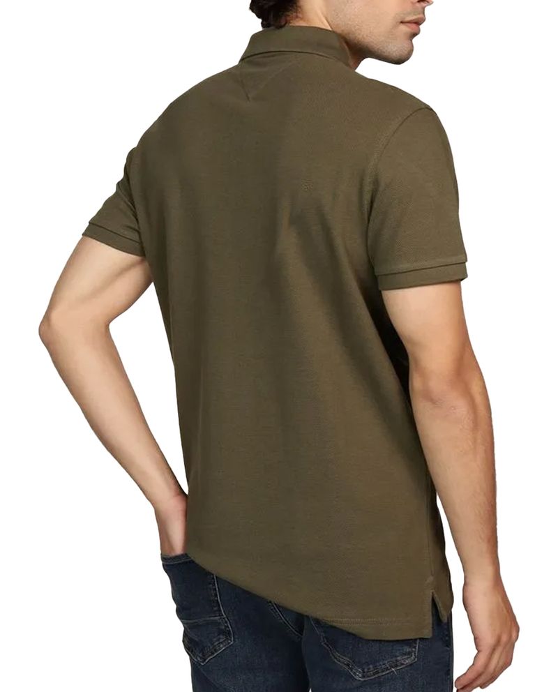 104804431-Camisa-polo-regular-fit-Tommy-Hilfiger-verde-color-blocking-para-hombre