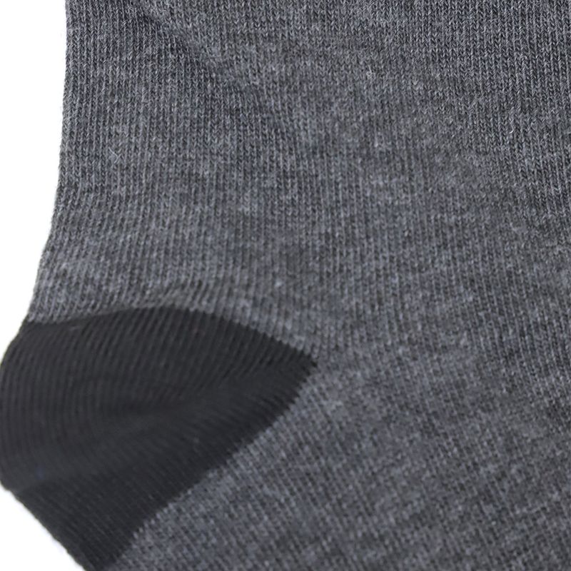 104759242-Par-de-calcetines-de-vestir-Unexpected-crew-grises-y-hombre-de-nieves-para-hombre