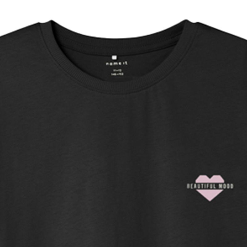 Blusa-negra-con-estampado-para-niña-104799423
