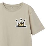 Camiseta-beige-con-estampado-para-niño-104829453