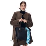 104814483-Cartera-satchel-H-Co-color-negro-para-mujer